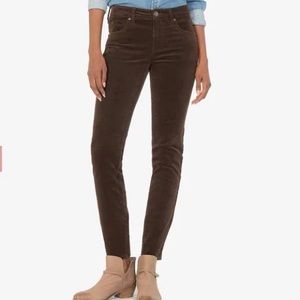 Kut from the Kloth Diana dark brown corduroy skinny jeans. Size 6